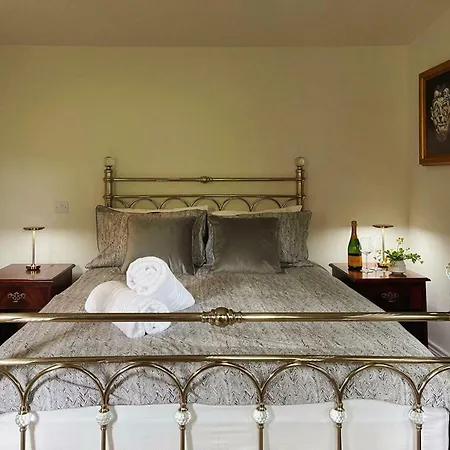 Scenic Countryside Romantic & Pet-friendly Lägenhet Newcastle West