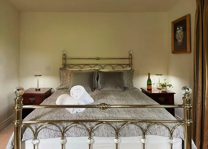 Scenic Countryside Romantic & Pet-friendly Apartment Newcastle West